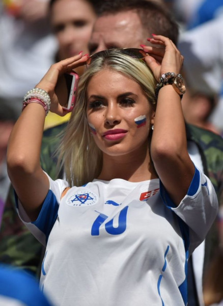 russian-football-fan-girls-2-748x1024.jpg