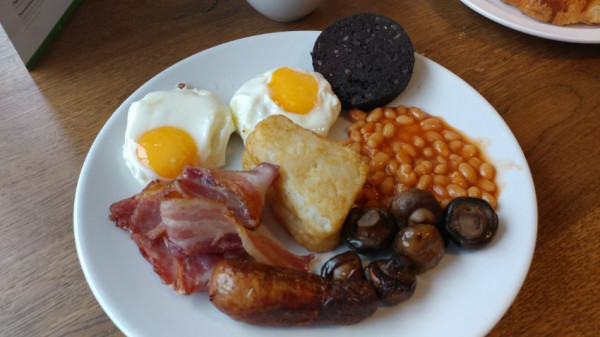 Start the day with a &quot;full english breakfast , Sorry rokkerr i skipped the tomatoes