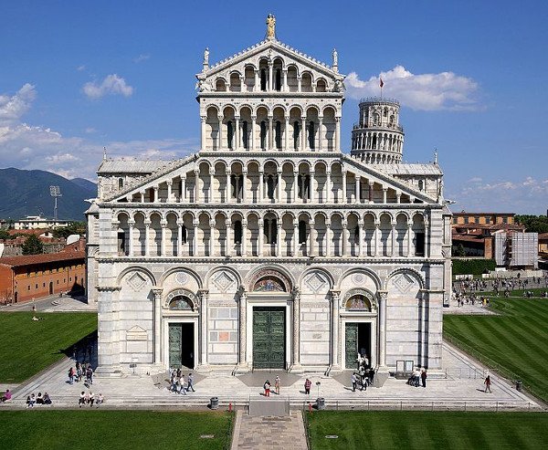 Pisa_Cathedral_photo-bombed_by_The_Leaning_Tower.jpg
