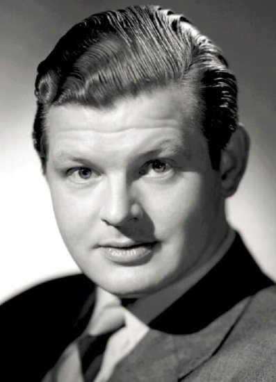 benny_hill_in_a_suit_closeup_bw.jpg